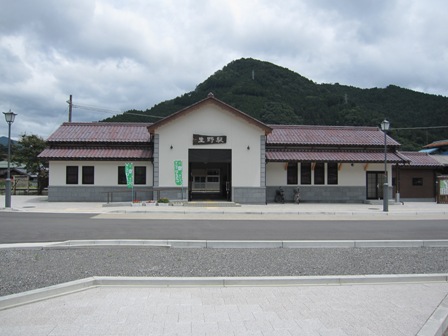 生野駅。