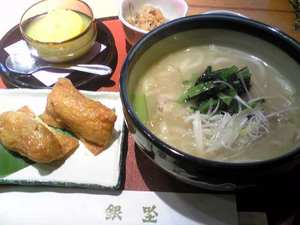 東京出張、今日のランチは日替わり白湯うどん定食^^