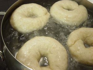 やっぱりこの瞬間がベーグル作りだなって思う瞬間です