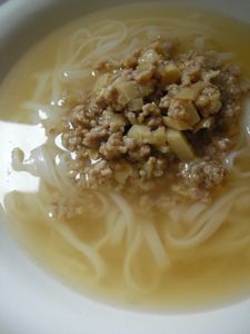 今日のランチはアジアンな米粉の美味しさたっぷりのフォー