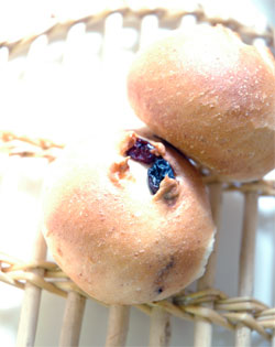 大好きドライフルーツ入りのパンを焼きました