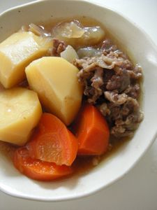 新じゃがいもと新玉ねぎで大好きな肉じゃがを
