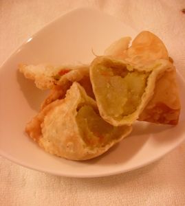 お家で簡単餃子の皮でサモサ作りしてみませんか!?