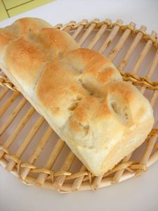 ふわふわ〜〜食パンを持って