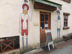 この店構え、うどん屋さんなんです!
