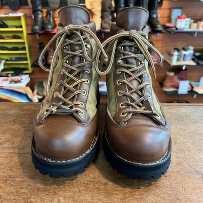 レッドウィング/Redwing専門修理のBECKMAN:Danner/ダナー‐DANNER LIGHTダナーライト ×全染め+Vibram#148(純正ソール)