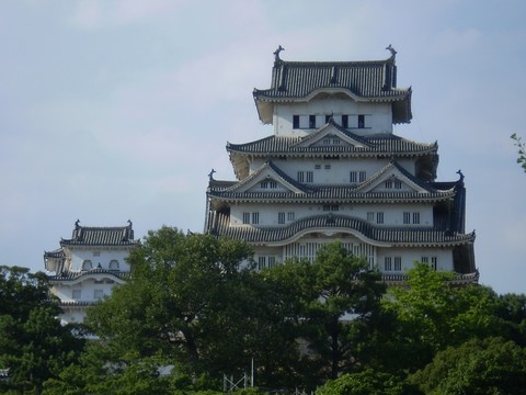 凛々しく聳える姫路城
