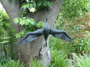 カラスよけかな？　　鷺よけかな？