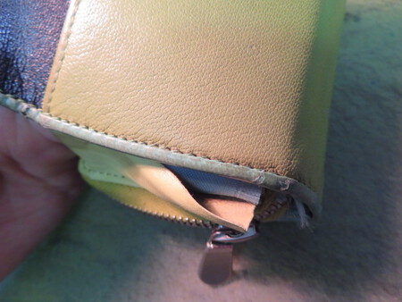 コンパクトな折財布の革破れ部分を修理