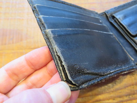父親から譲り受けたグッチの折財布を修理