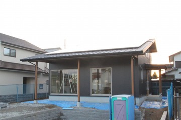 錦ケ丘の家、太陽光発電を搭載し外装完成