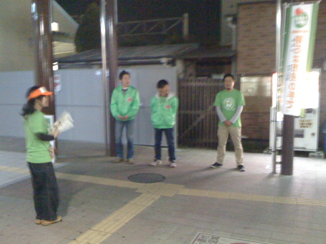 ただいまJR魚住駅にて駅立ちをしています！