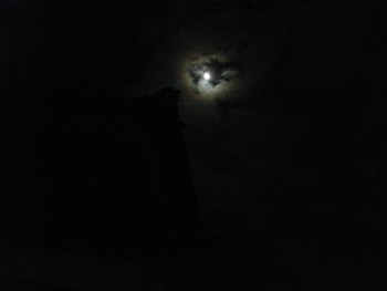 夕べの月