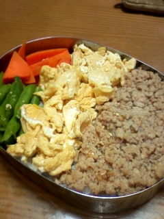 そぼろ弁当にゃ