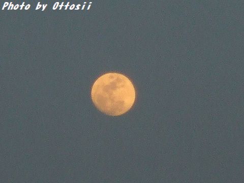 十三夜の月