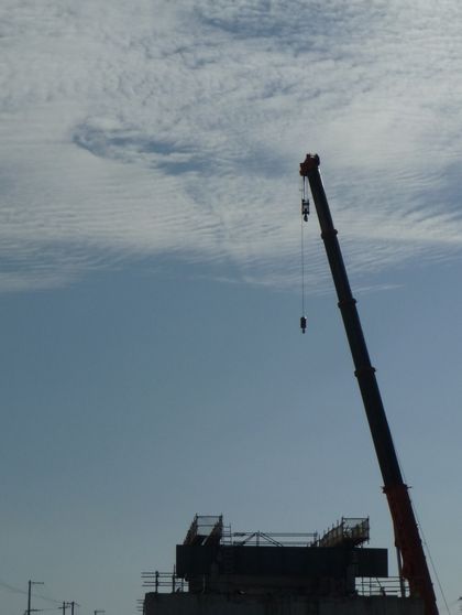 秋晴れの空に