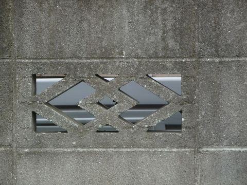 ブロック塀の穴　その７