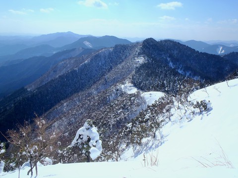 笠形山につづく稜線