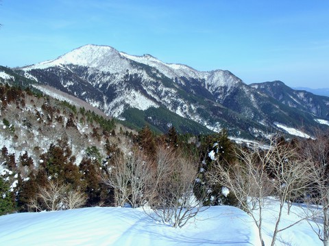 三室山から竹呂山への稜線