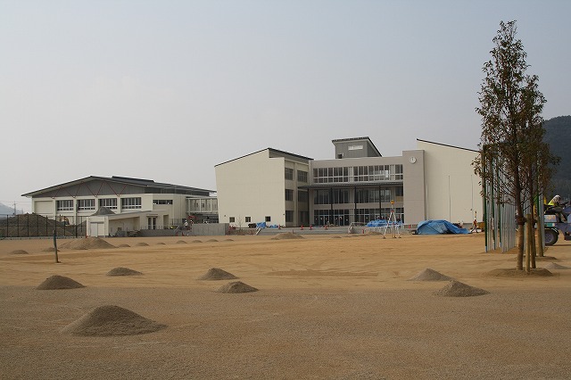 新設阿弥陀小学校